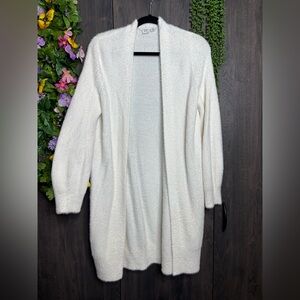 💙2/$40💙GAP Fuzzy White Long Sleeve Cardigan Size XS